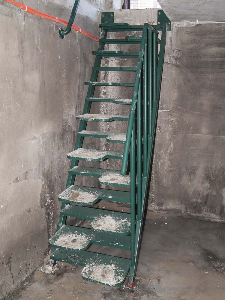 Лестница внутренняя с простым ограждением  в поселке Супсех