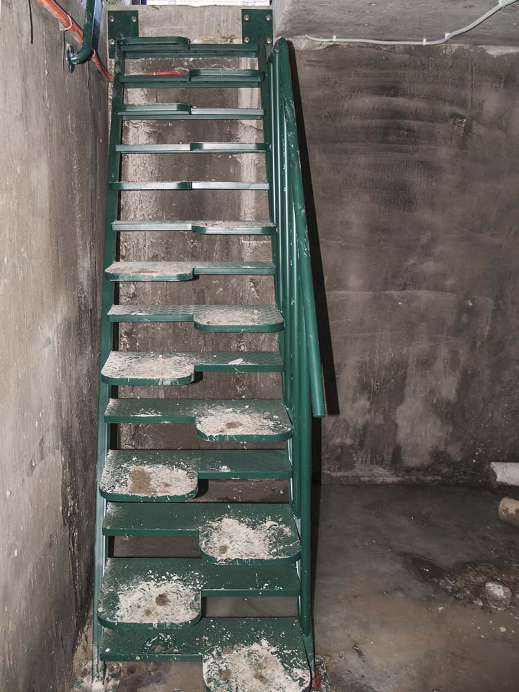 Лестница внутренняя с простым ограждением  в поселке Супсех