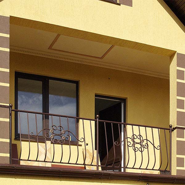 Стандартные балконные ограждения в двор