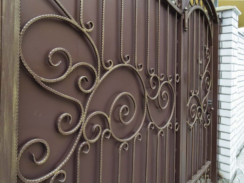 Элементы кованых ворот в городе Анапа