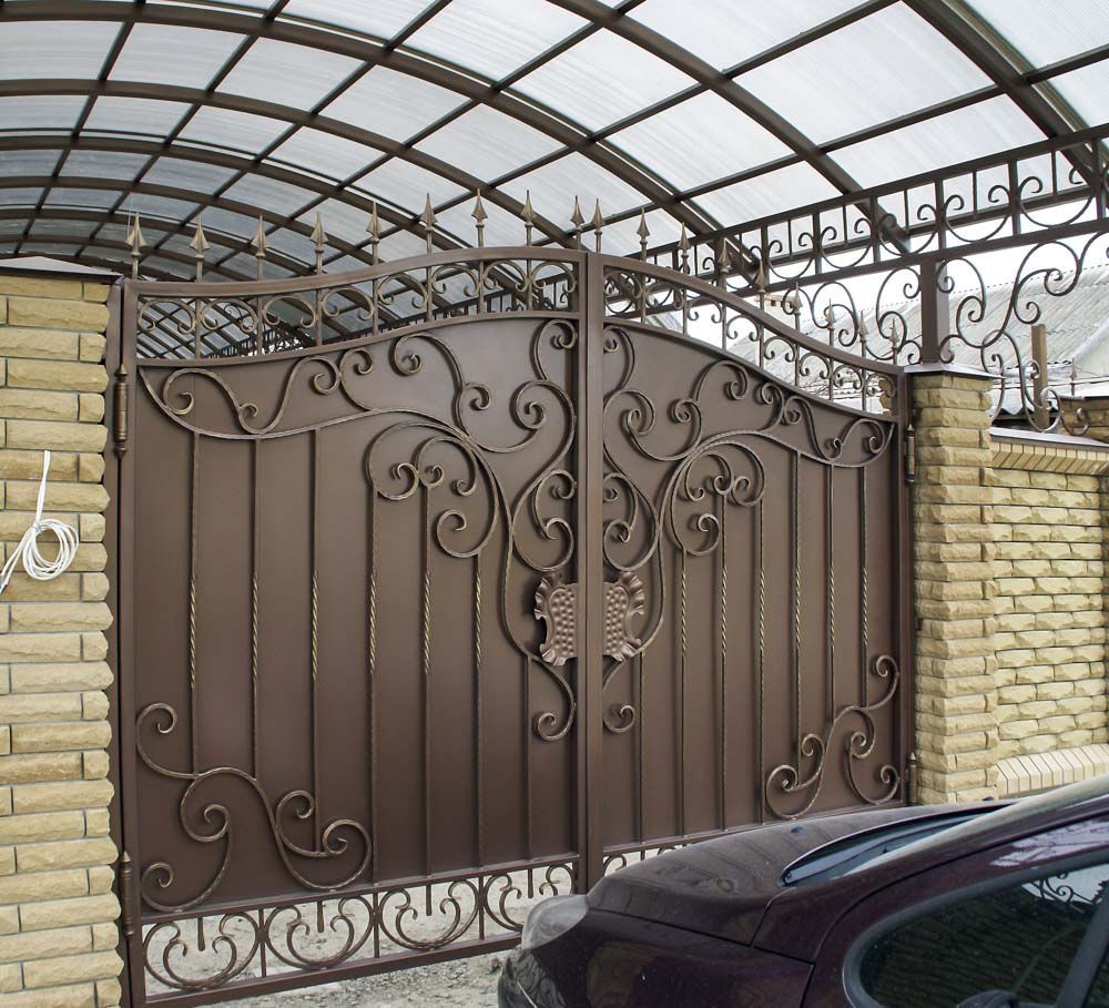 Кованые ворота в поселке Витязево