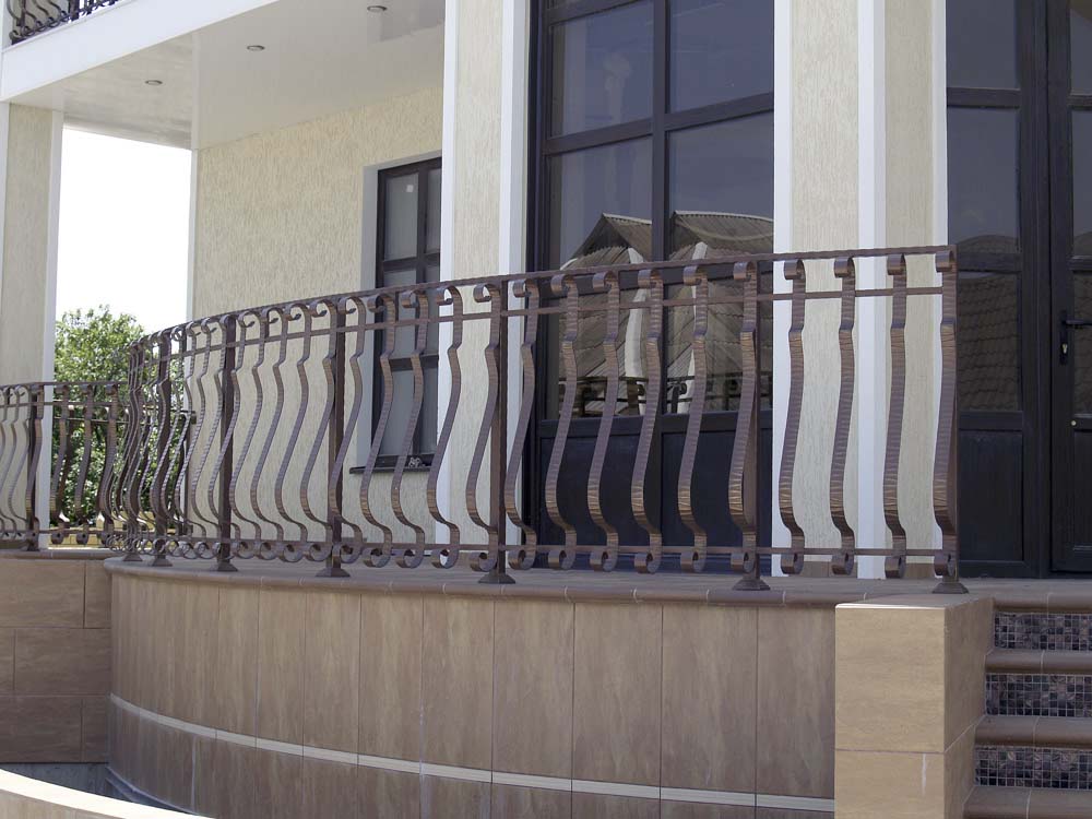 Уличные балконные ограждения в поселке Витязево